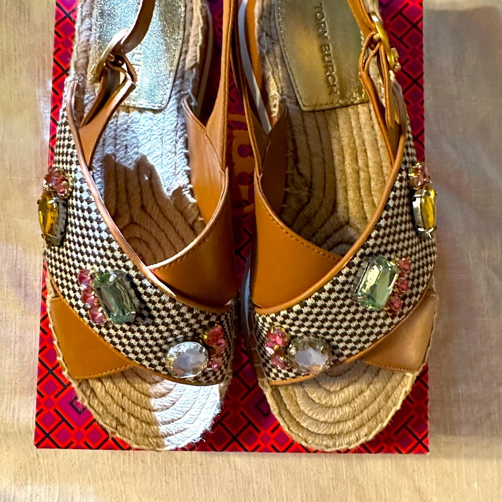 Size 7, Tory Burch daisy Crystal Sandal. BNWOT.